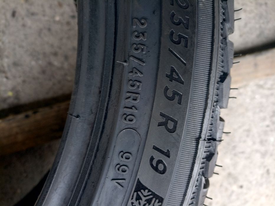 2 anvelope de iarna Michelin 235/45 R19 dot 3820