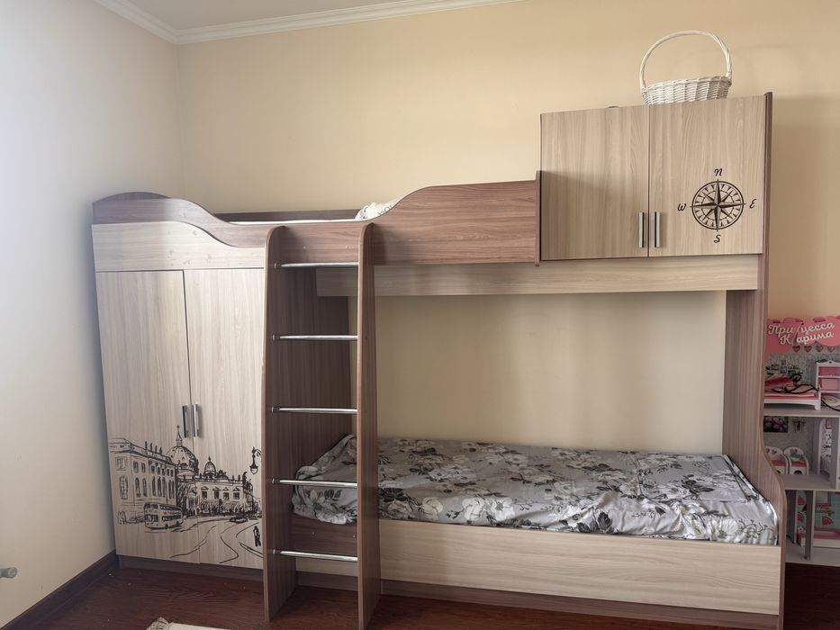 Двух этажный кровать