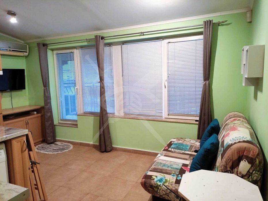 Дава се под наем Едностаен апартамент в Варна, Център - 25 кв.м за 114.75 € - Снимка #2