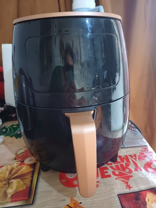 Vând friteuza pe curent