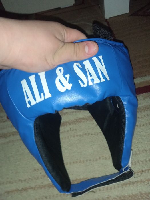 Шлем для бокса и перчатки