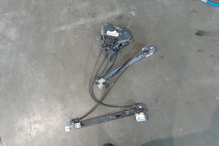 Macara geam dreapta electrica 6J3837402E 6J3837402E Seat Ibiza a 4-a