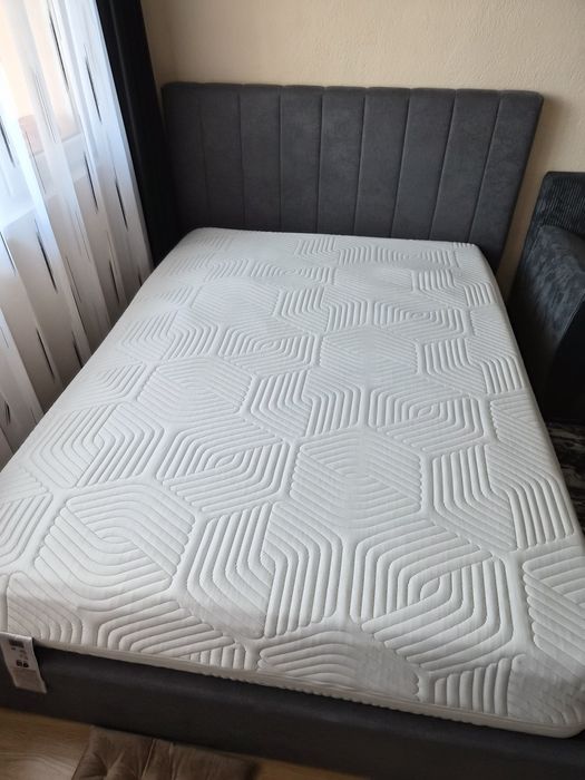 Спалня  с матрак