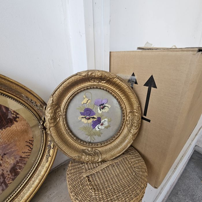 Много стари гоблени и картина , подарък 2 стари лампи