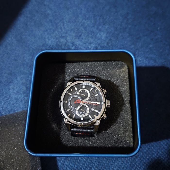 Часовник sergio tacchini