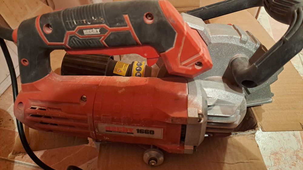 Masina de frezat caneluri 1600 W, HECHT 1660