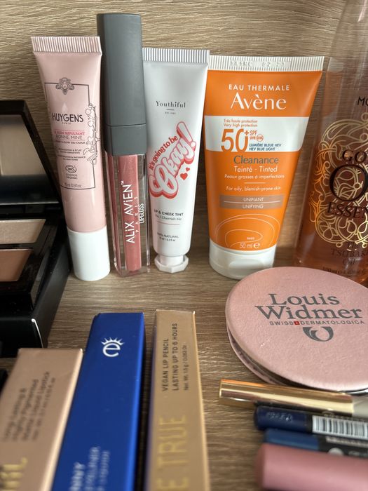 Лот козметика обща цена