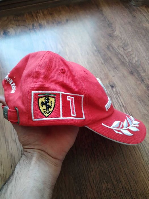 FERRARI F1 - страхота колекционерска шапка универсален размер