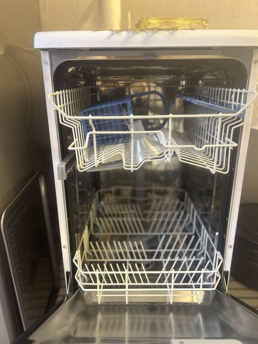 Продам посудомоечную машинку Indesit