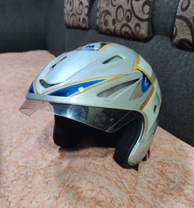 Продам мото шлем.