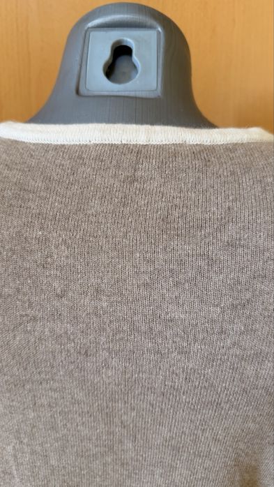 Женска жилетка Италия.Размер М/S.20% Kaшмир, 10%коприна,