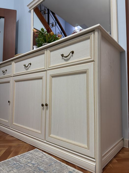 Комод с зеркалом, Актобе