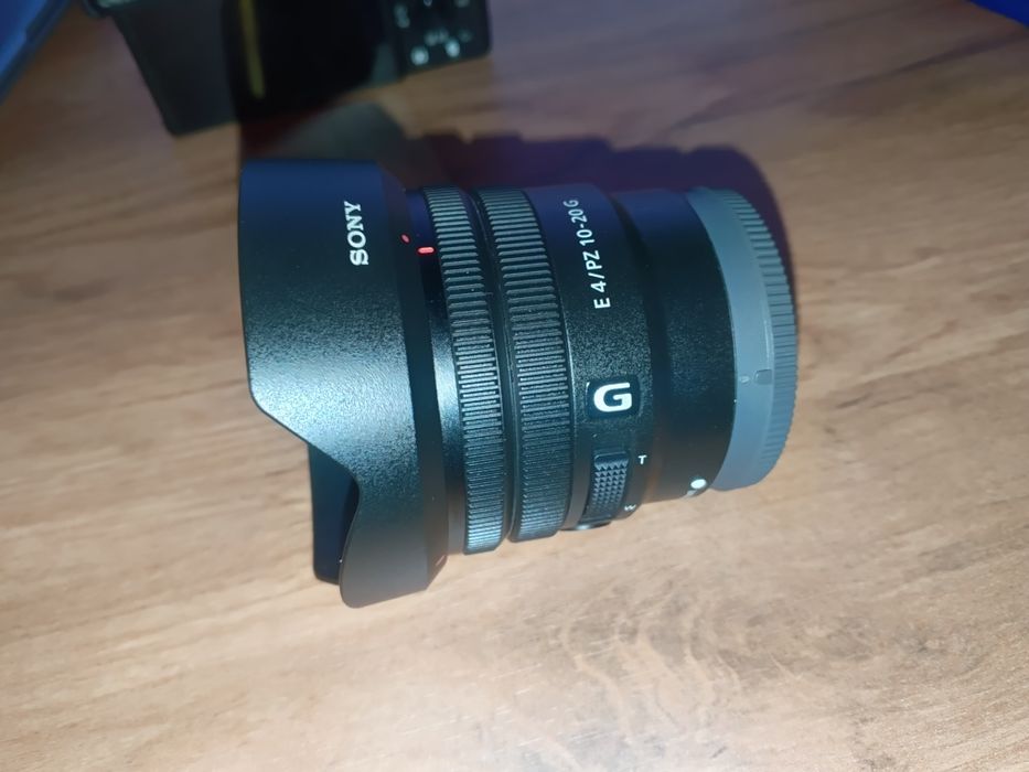 Продам камеру Sony A6400 + 10×20mm объектив