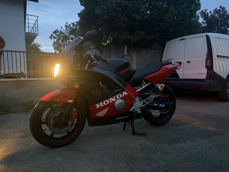 Vând sau Schimb Honda CBR 600F cu cross/enduro 125