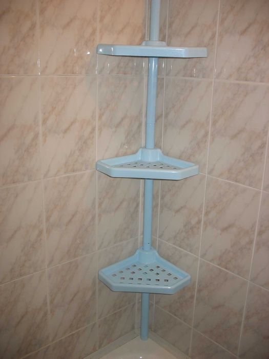 Полка угловая пластиковая для ванной