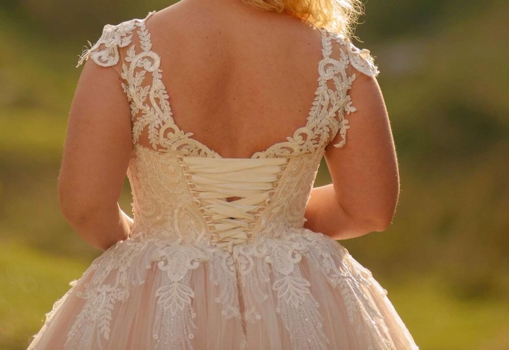 Vând rochie de mireasă marca White Style Sibiu:mărimeM-L voal cadou