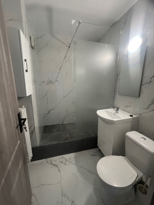 Închiriez apartament cu 3 camere