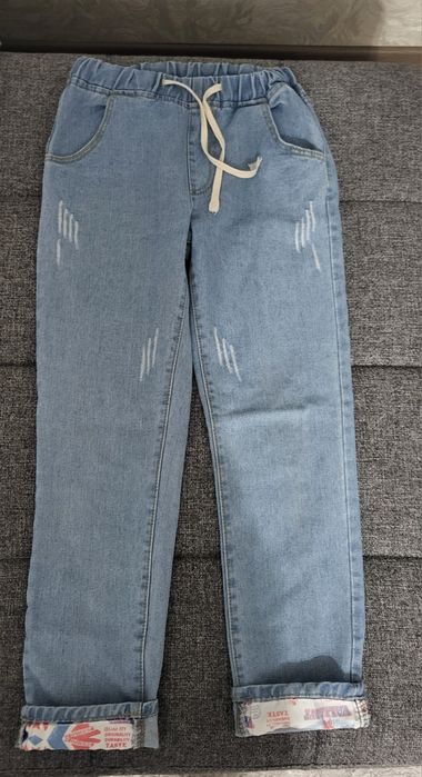 Отдам  джинсы на девочку и джинсовые куртки