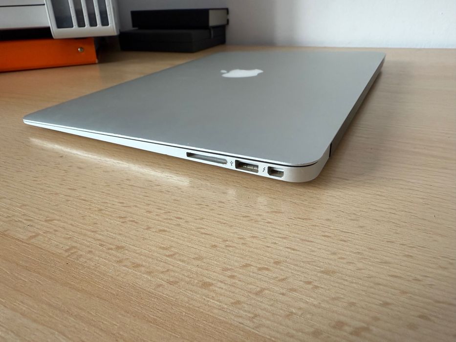 Macbook air 2017 (A1466), baterie noua, macOS Monterey, stare buna