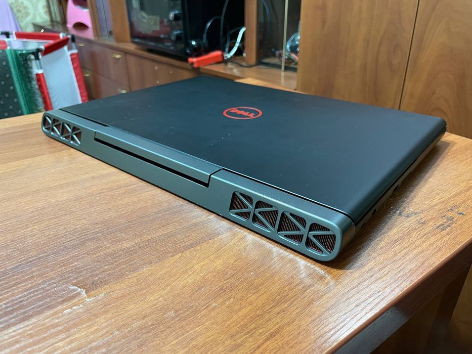 Dell Inspiron 15 7000 Gaming i7 7700HQ/GTX1050TI/16gb/128gb/1000gb