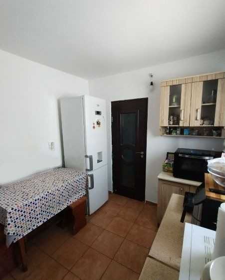 Propietar Vand Apartament 2 camere decomandat 50 mp Centrală Ariston Noua pe cupru , etaj 4/4 – Acoperis Hidroizolat Fara Infiltratii Razboieni