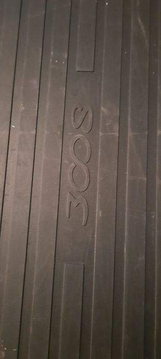 Стелка за багажник Peugeot 3008