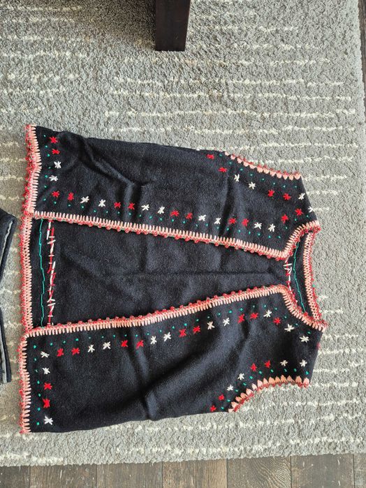 Костюмчето от баба:соц носталгия, ръчна изработка,вълна