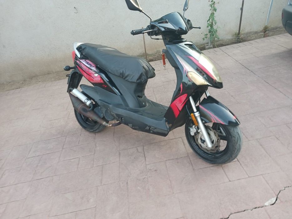 Scuter Linhai cu doar 2800 km