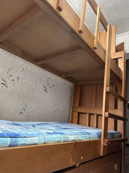 Кровать двухъярусная с 2-мя матрасами