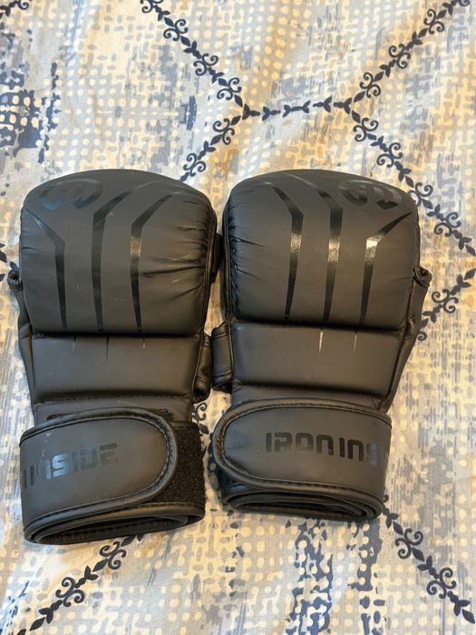 Ръкавици за ММА.