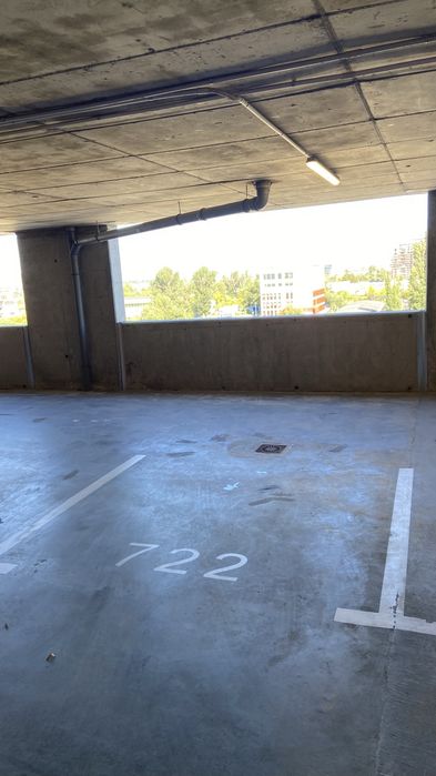 Inchiriez  loc de parcare supraetajat zona Hills Brauner