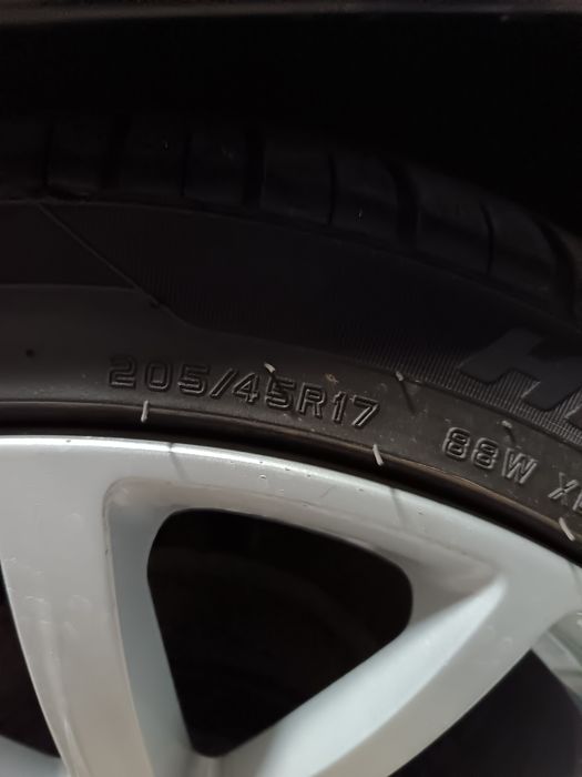 Продам диски R17 с резиной