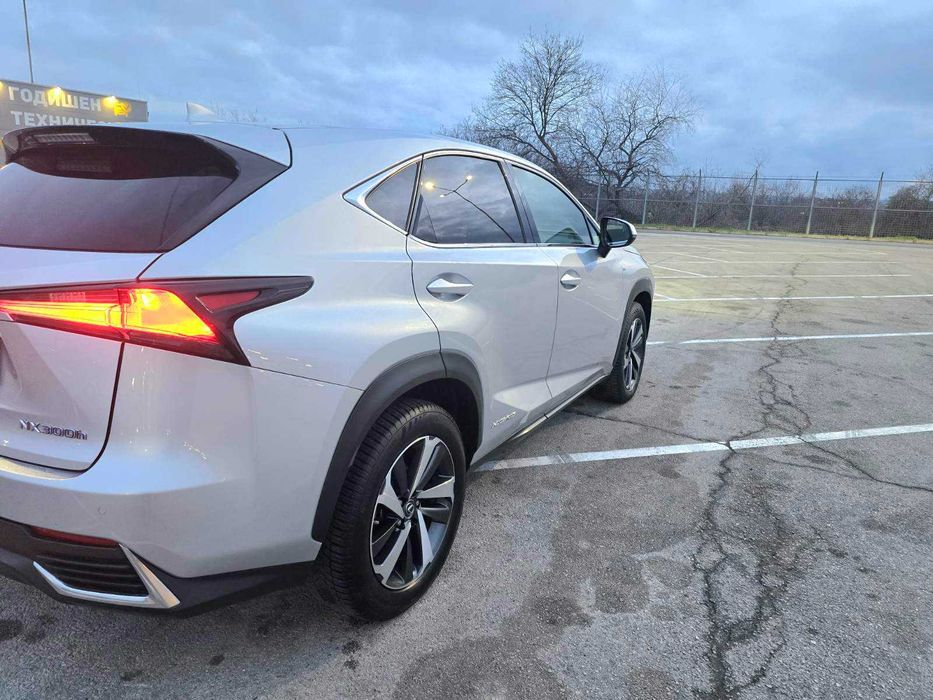 продавам автомобил Lexus