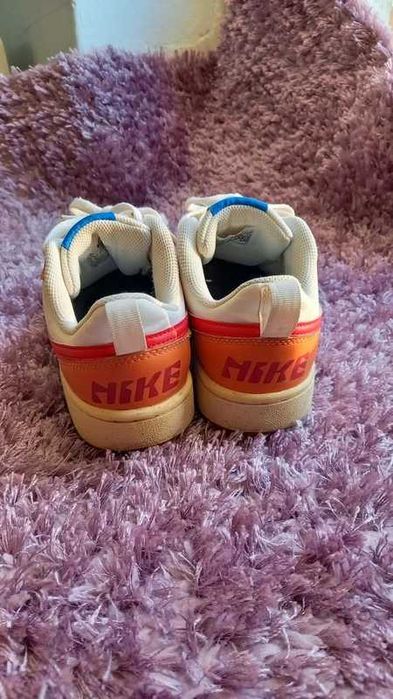 Teniși Nike cu talpă joasă