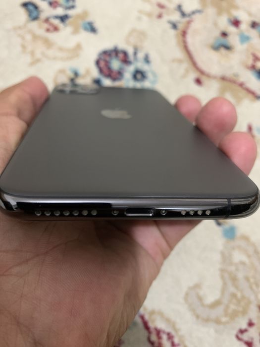 Продам айфон 11 про мах идеальный