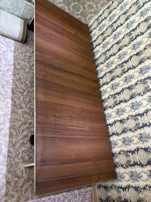 Продам стол