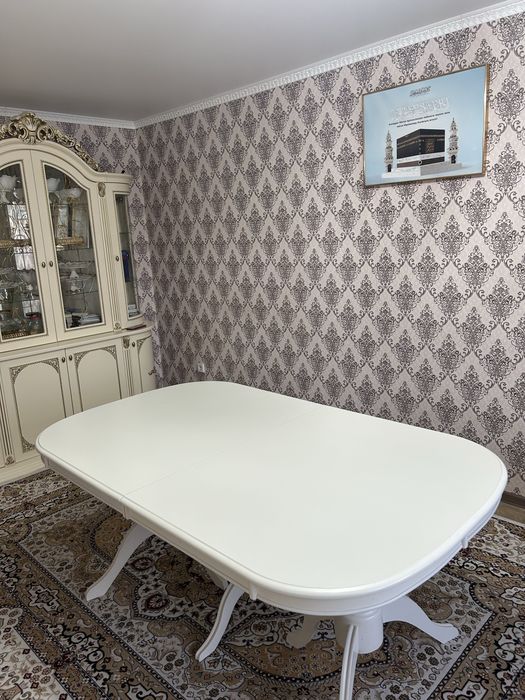 Стол со стульями за 250 000 тг