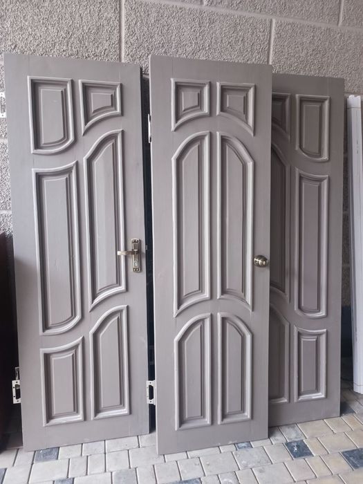 Двери (чистое дерево) в хорошем состоянии