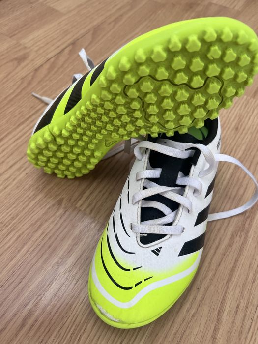 Ghete fotbal Adidas Predator 34