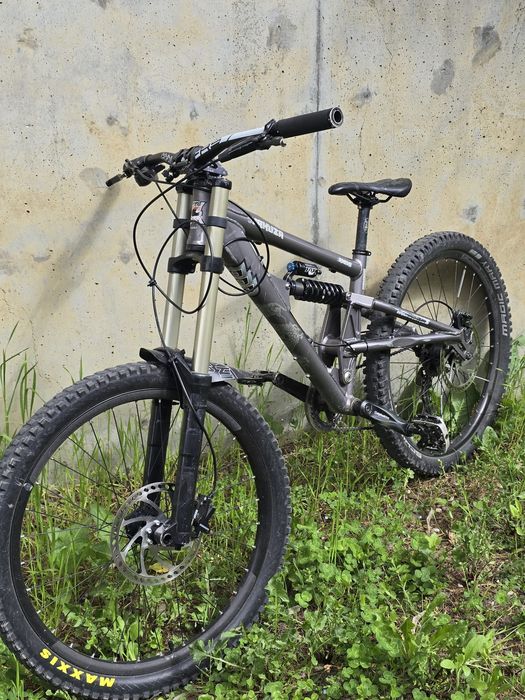 Bicicletă Yakuza downhill full suspension