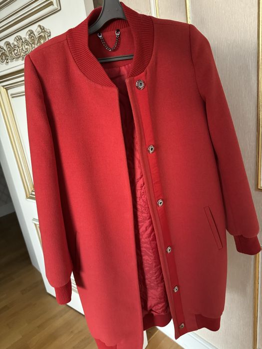 Продам пальто осеннее легкое