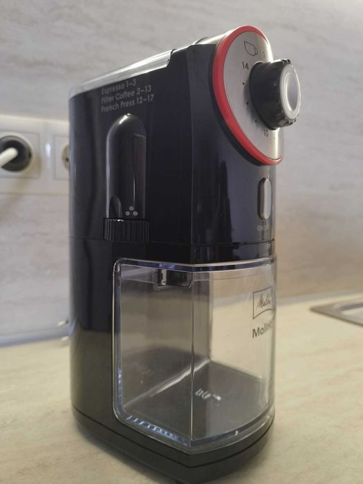 Електрическа кафемелачка Molino, черна/червена