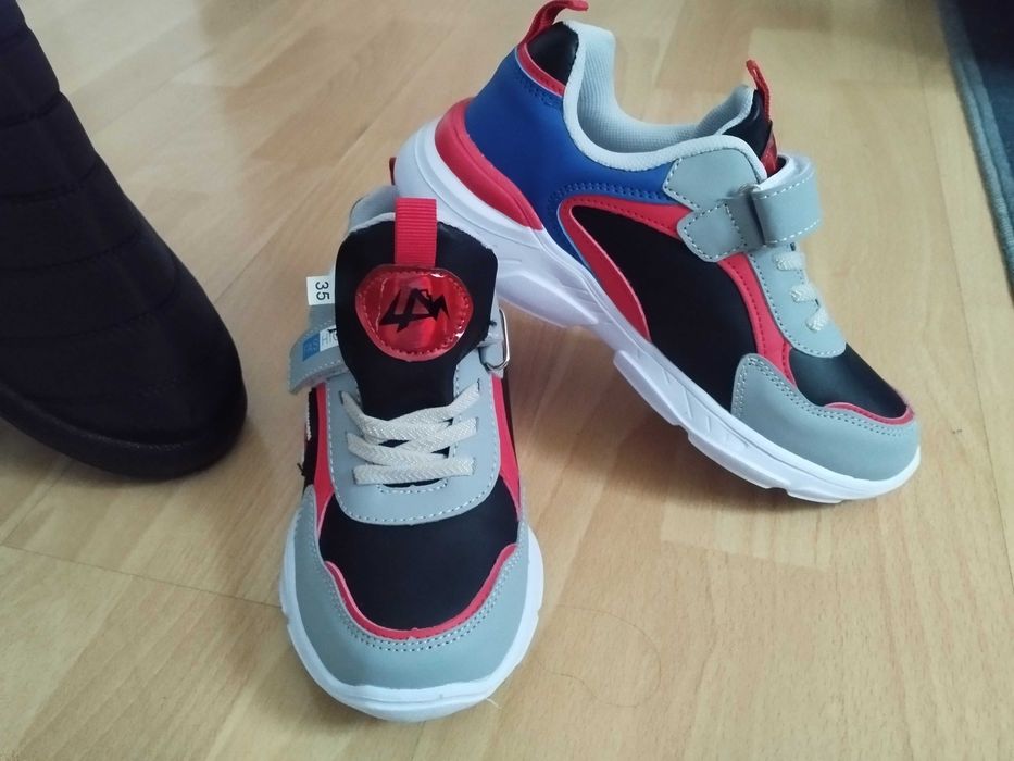 Обувки Нови номер 35 и номер 41, 42