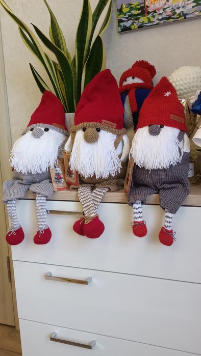 Мягкие игрушки, гномы.