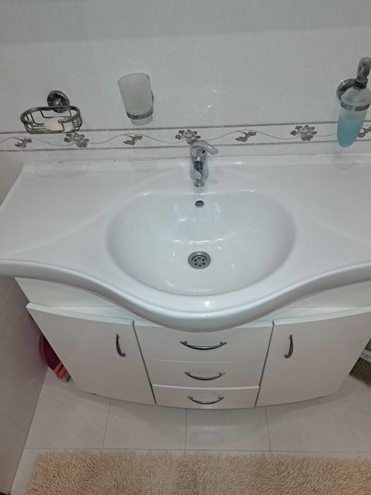 З-стаен апартамент под наем с гараж в центъра