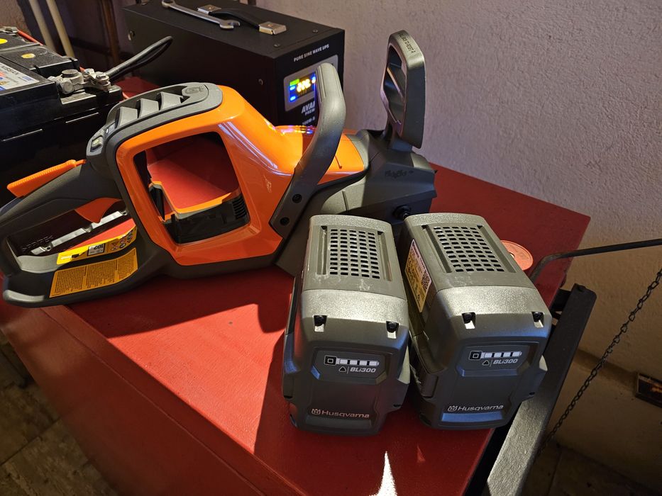 Husqvarna 240i + 2baterii bli300