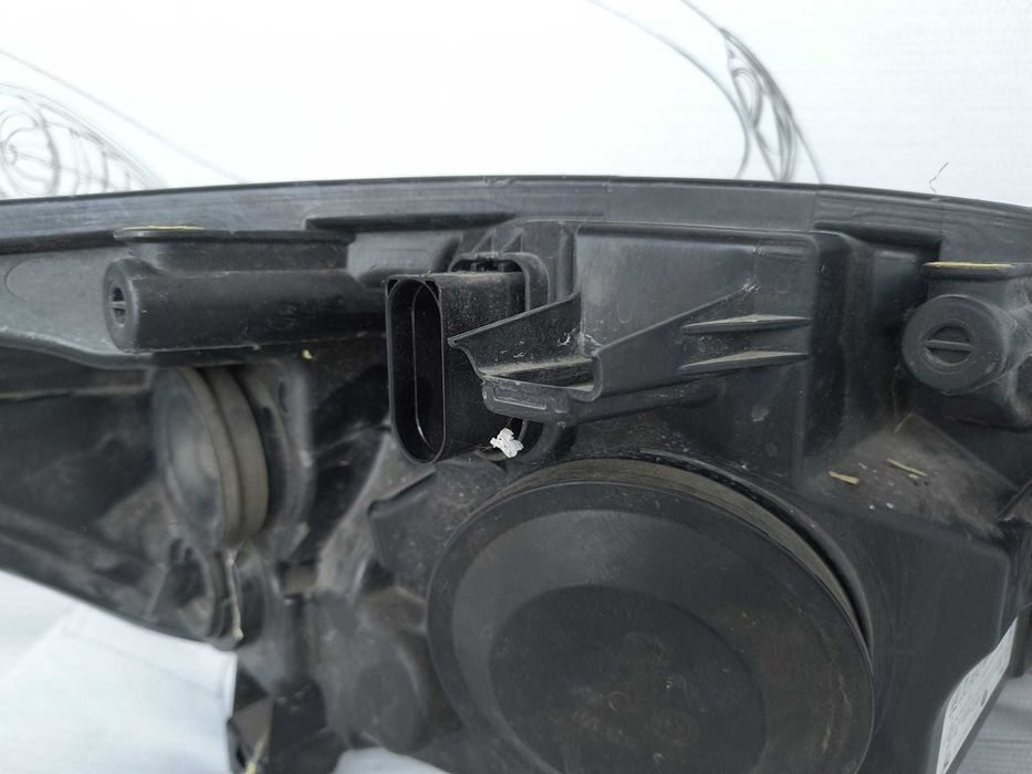 Far Stanga Uk Halogen Ford Kuga 2012 / 2008-2012 Cod OEM 8V41-13W030-BG (5C2)