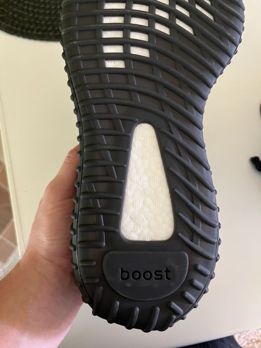 yeezy 350 v2 carbon beluga