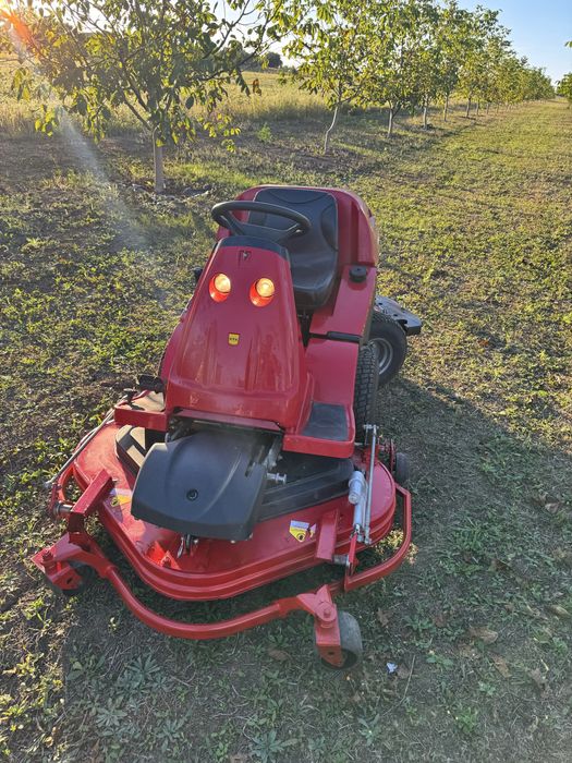 Tractoras  profesional de tuns iarba/gazon Countax X16 4WD 4x4 – Honda V-Twin 16 CP – masă frontală 112 cm