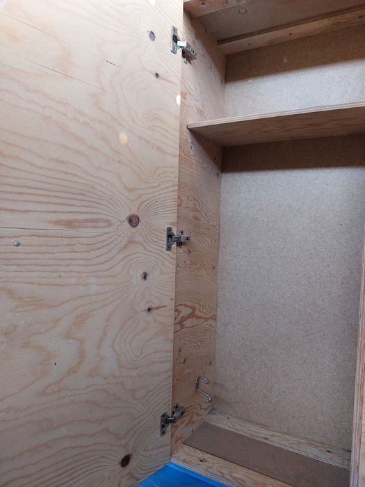 Продаю  шкаф из Фанеры